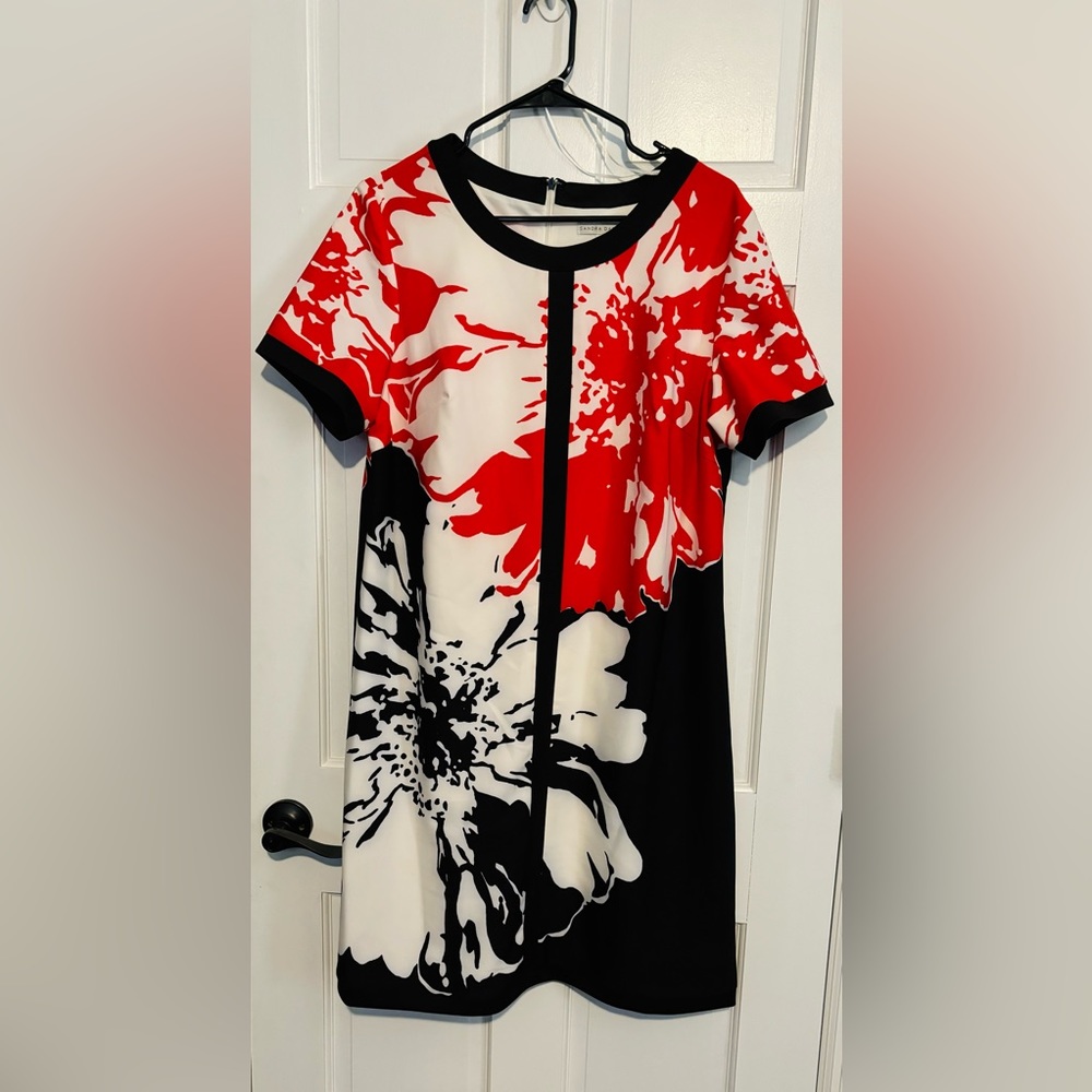 Unique women’s dress Size 16 Sandra Darren